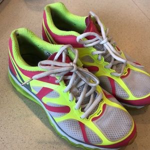 Nike Air Max Athletic Shoes Youth 6Y, 2012